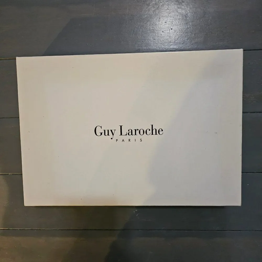 Guy Laroche Blue & White Floral Print Cotton Bath Towel - 60cm x 120cm